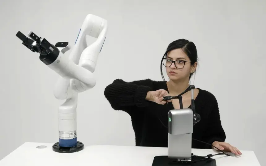 Kinova lab robot in a research cell