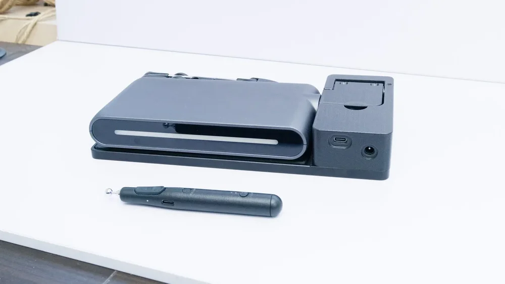 MinVerse portable force-feedback 3D input device with VerseGrip Stylus